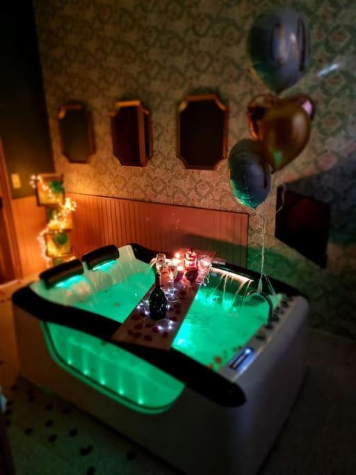 Royal Room Jacuzzi Haut De Gamme Centre Ville Mulhouse Eksteriør billede