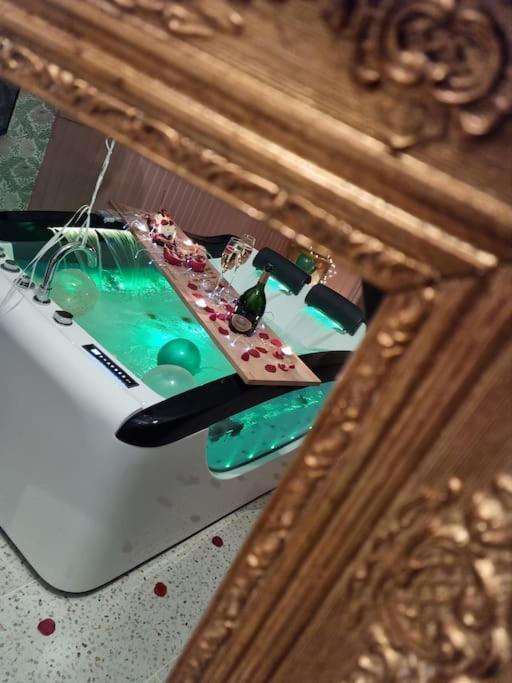 Royal Room Jacuzzi Haut De Gamme Centre Ville Mulhouse Eksteriør billede